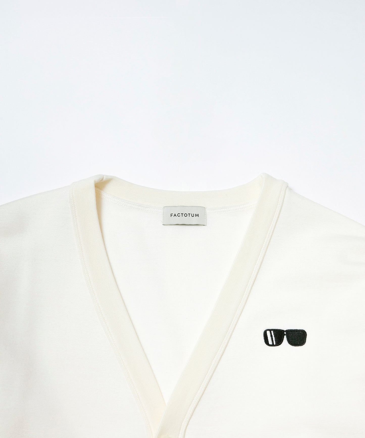 AW Punch V- Neck C/N