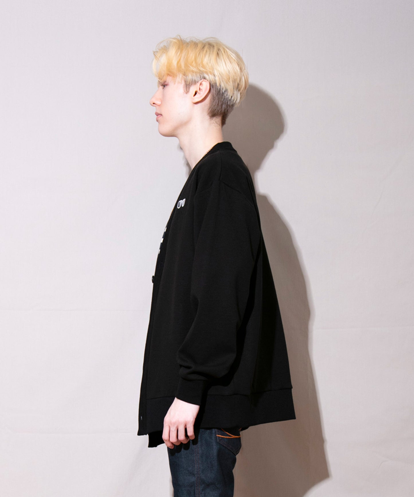 AW Punch V- Neck C/N