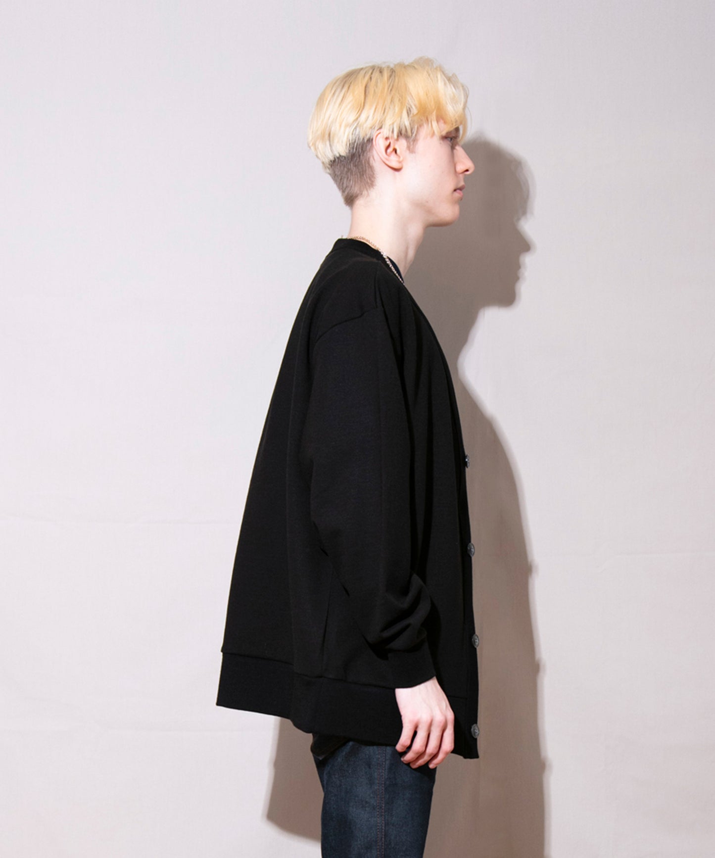 AW Punch V- Neck C/N