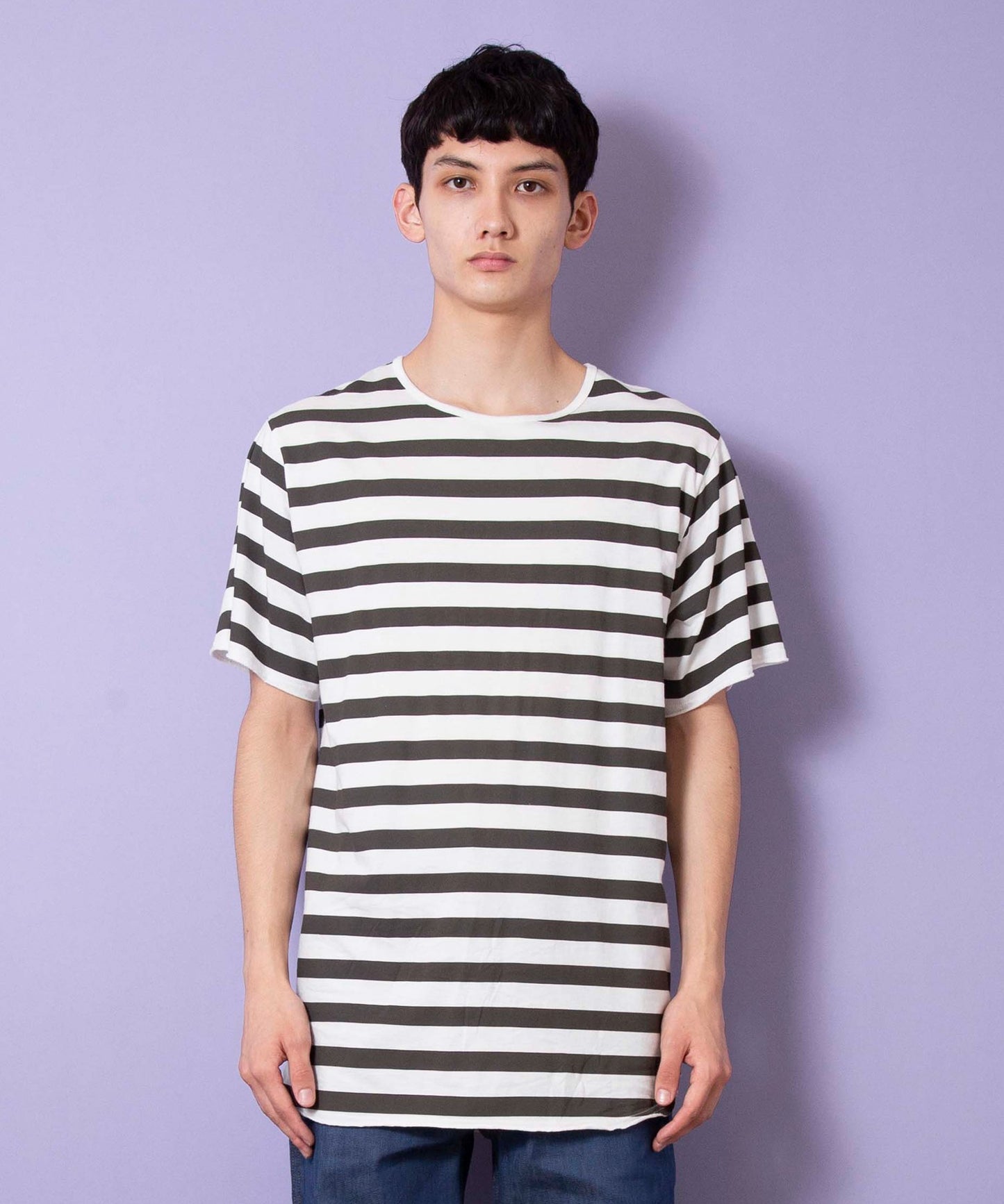 Pigment dye border print T-shirt