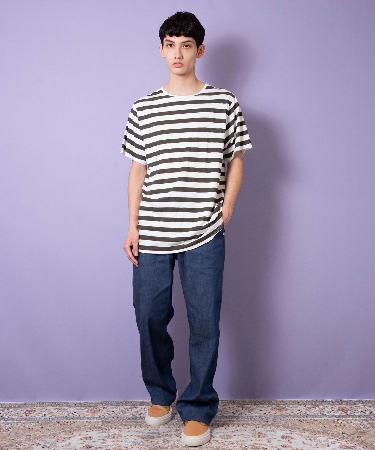 Pigment dye border print T-shirt