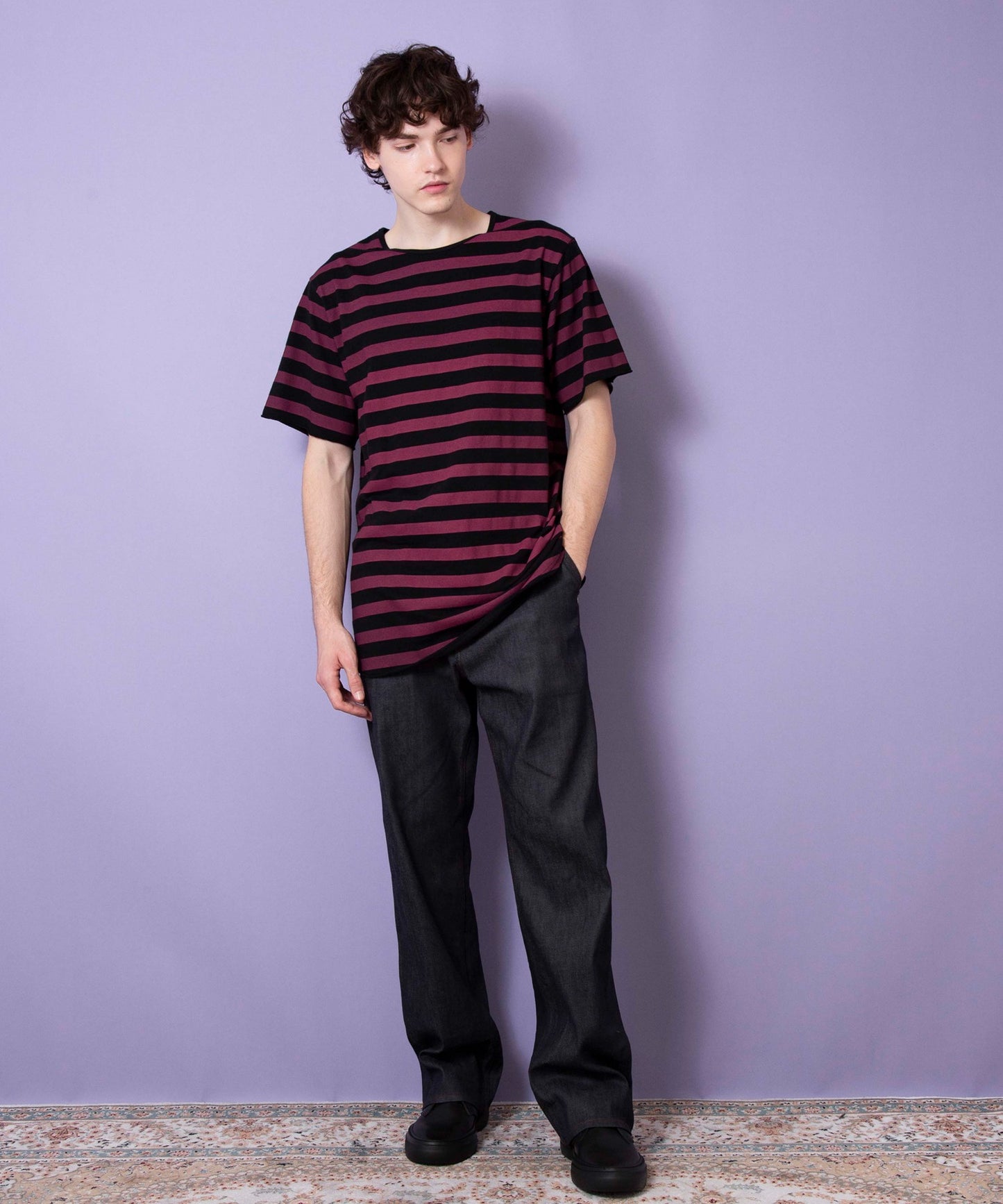 Pigment dye border print T-shirt