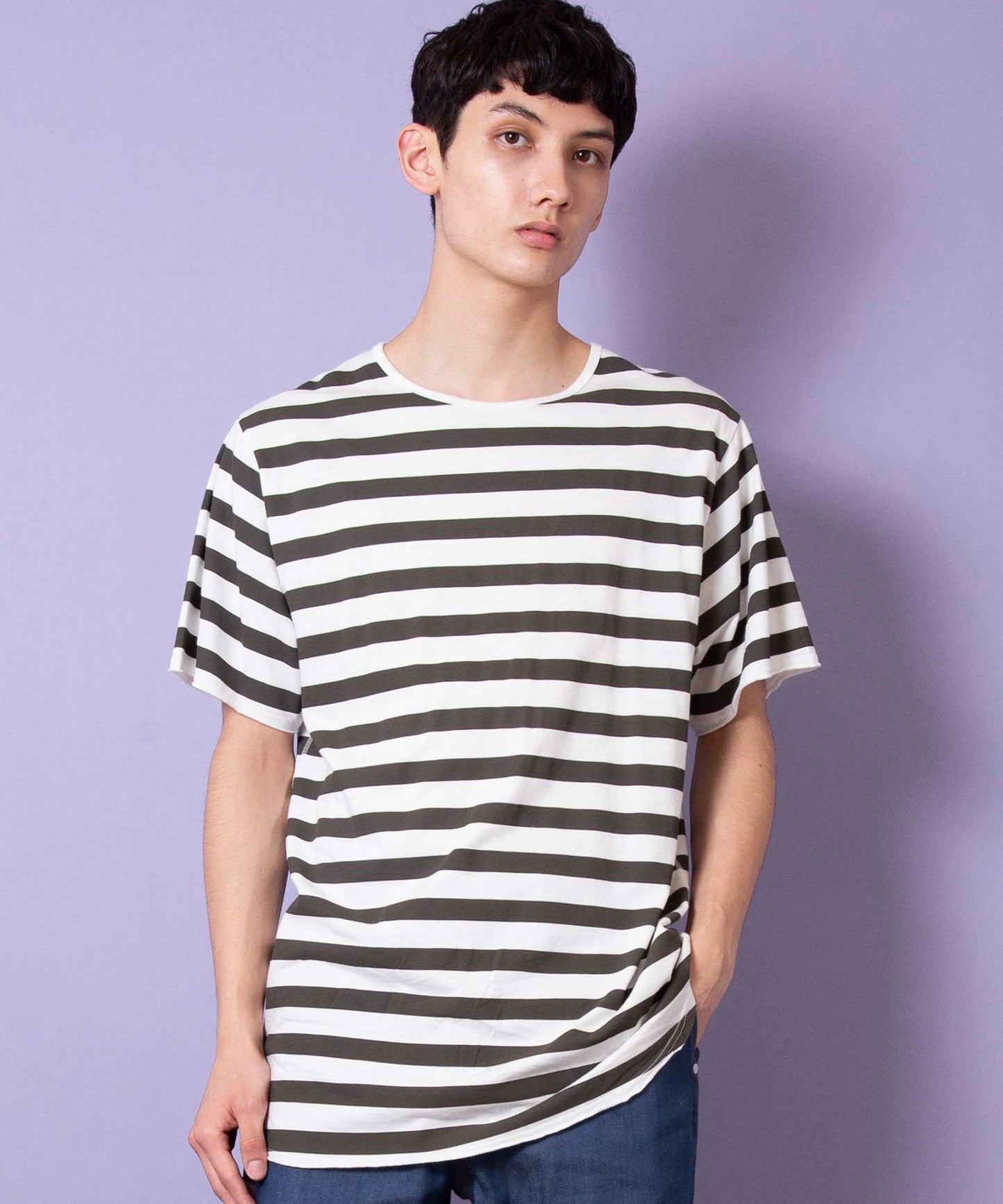 Pigment dye border print T-shirt